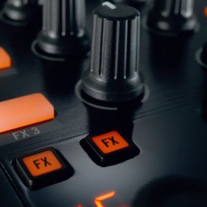 Kontrol X1 + Kontrol stand bundle